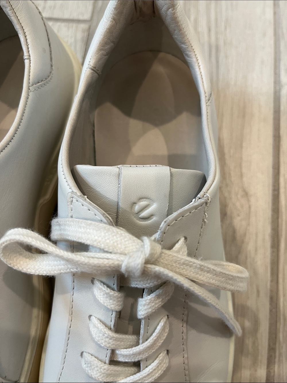 Ecco Women's Bone White Leather Low-Top Sneakers - Picture 4 of 8